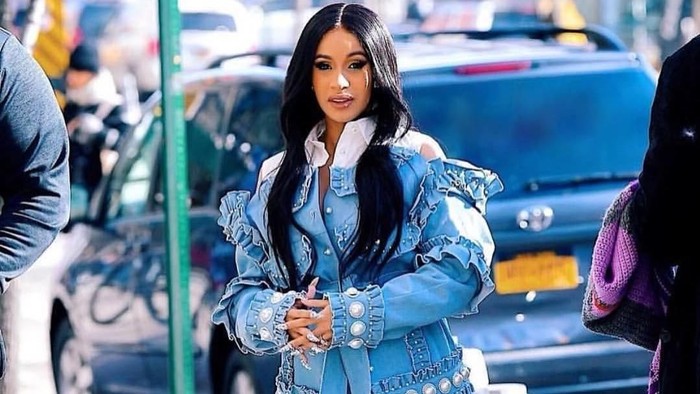 Umumkan Kelahiran Sang Anak, Cardi B Posting Foto Bugil