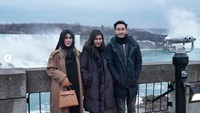 Mereka tidak hanya berdua, terlihat juga bersama sang Ibunda (syahnazs/Instagram)