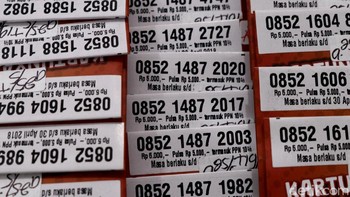 Proses pendaftaran SIM card harus divalidasi dengan Nomor Induk Kependudukan (NIK) dan nomor Kartu Keluarga (KK).