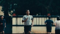 Bukan hanya itu saja, Firman juga hobi lari lho. Foto: Instagram @adefirmanhakim