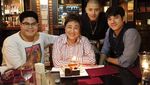 Suka Cupcake dan Kue, Ini Pose Keren Mario Maurer Saat Sedang Makan