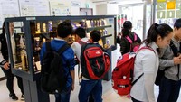 Museum ini mengoleksi puluhan ribu parasit yang bisa hidup di dalam tubuh manusia. Parasit ini merupakan koleksi dari dr Satugo Kamegai. (Little Angels International School/Facebook)