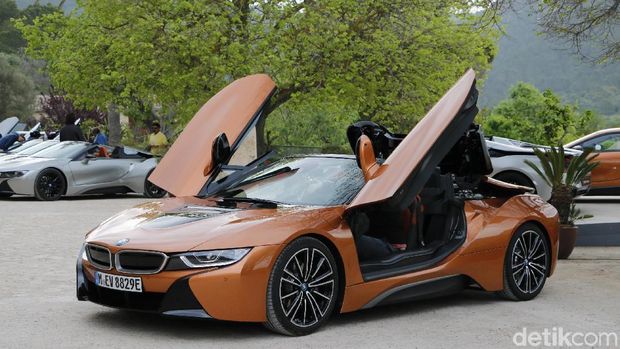 BMW i8 Roadster