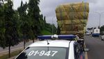 Truk-truk Obesitas yang Bikin Macet dan Rusak Jalan Tol