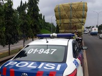 Truk Obesitas Tak Boleh Lagi Masuk Tol
