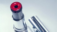 Lipstick pistol ini bisa menembakkan peluru dan melumpuhkan manusia. Istimewa/brightside.me.