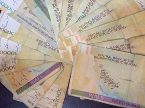 Mengakali Sensor, Warga Iran Pakai Uang Kertas Jadi Media Protes