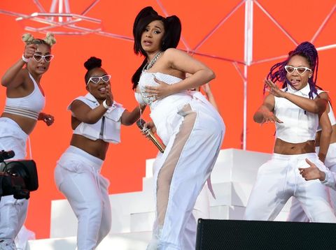 Koleksi pertama Rapper Cardi B adalah hasil kolaborasi dengan Fashion Nova. 