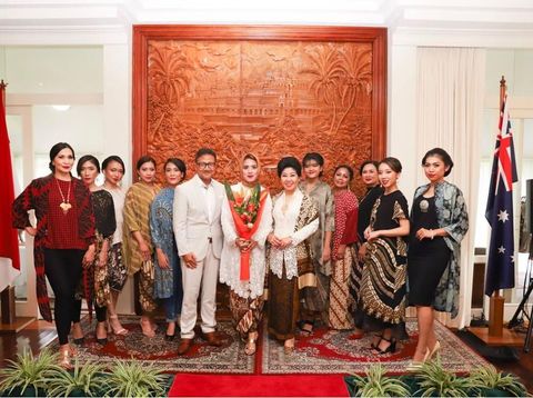 Fashion show batik di Canberra.