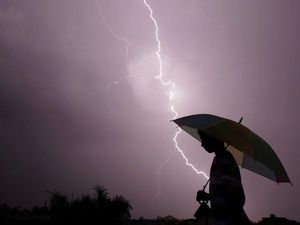 Nelayan di Jepara Tewas Tersambar Petir