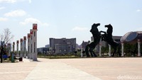 Terakhir, ada patung kuda milik Genghis Khan. Genghis Khan suka dengan kuda berwarna putih. Kuda Genghis Khan paling besar dan cepat larinya (Wahyu/detikTravel)