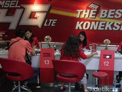 Terakhir Registrasi, Pemilik Kartu Ramaikan Gerai Telkomsel