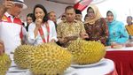 Mengintip Gaya  Menteri BUMN, Rini Soemarno Menikmati Makanan Nusantara