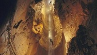 Di salah satu gunung kapur di kawasan Western Caucasus di Georgia ada sebuah gua yang bernama Krubera. Gua Krubera dikenal juga sebagai Gua Voronya atau dalam bahasa Rusia memiliki arti gua gagak (ito.rendon.7/Instagram)  