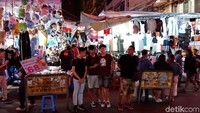 Mong Kong juga terkenal dengan kawasan yang tak pernah tidur. Sehingga menjadi destinasi belanja yang pas bagi traveler. (Kanavino/detikTravel)