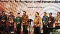 Perbedaannya adalah tidak adanya diskusi panel yang ditujukan sebagai upaya pemecahan masalah-masalah perekonomian serta pembangunan.