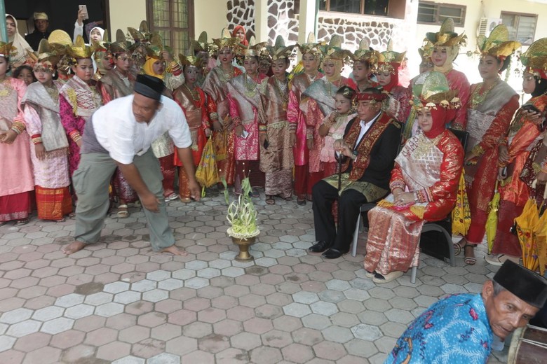 Cagub Edy Bicara Soal Pemekaran Kabupaten Pantai Barat Cagub Edy Bicara Soal Pemekaran Kabupaten Pantai Barat