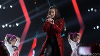 Hailee Steinfeld saat tampil di Sentul International Convention Center, Bogor, Jawa Barat. Pool/Noel/detikFoto.