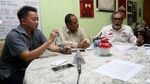 Bapak Tendang Bocah Sambangi Komnas Perlindungan Anak