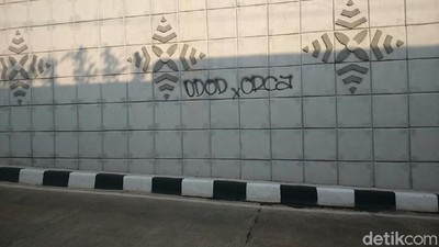 Jangan Ditiru! Penampakan Underpass Matraman yang Dicorat-coret