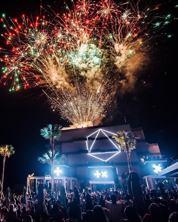 Dj asal Belanda tersebut manggung di sebuah beach club pada Sabtu (28/4) kemarin (martingarrix/Instagram) Dj asal Belanda tersebut manggung di sebuah beach club pada Sabtu (28/4) kemarin (martingarrix/Instagram)
