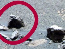 Deretan Foto Aneh yang Tampak di Planet Mars