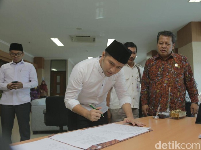 Emil Paparkan Pembangunan di Depan Akademisi dan Cabup se-Madura