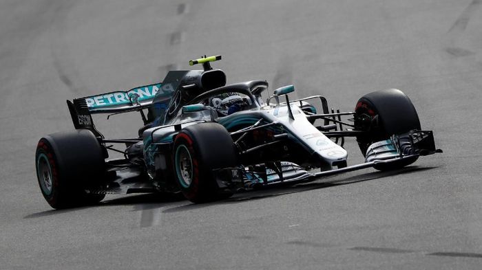 Valtteri Bottas gagal finis di GP Azerbaijan karena ban mobilnya meletus (Foto: David Mdzinarishvili/Reuters) Valtteri Bottas gagal finis di GP Azerbaijan karena ban mobilnya meletus (Foto: David Mdzinarishvili/Reuters)