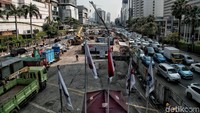 Kemacetan juga tak terhindarkan akibat proyek tersebut.