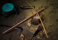 Busur crossbow yang digunakan berburu oleh orang-orang Lushui (Aly Song/Reuters)