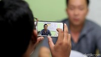 Percekcokan antar orang tua pun terjadi. Si bapak dari anak perempuan merasa tindakannya benar dan menuding anak cowok itu salah karena menendang anaknya. Percekcokan berlanjut hingga akhirnya datang sekuriti. Di akhir video itu, si ibu dari anak cowok mengancam akan melaporkan si ayah dari anak perempuan ke polisi.