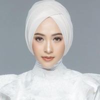 Bintang sinetron Inikah Rasanya, Poppy Bunga tampil makin glowing saat hamil anak keduanya ini. Ia pun senantiasa tampil stylish dengan gaya hijab kekinian. Foto: Instagram/PoppyBungaRiphat