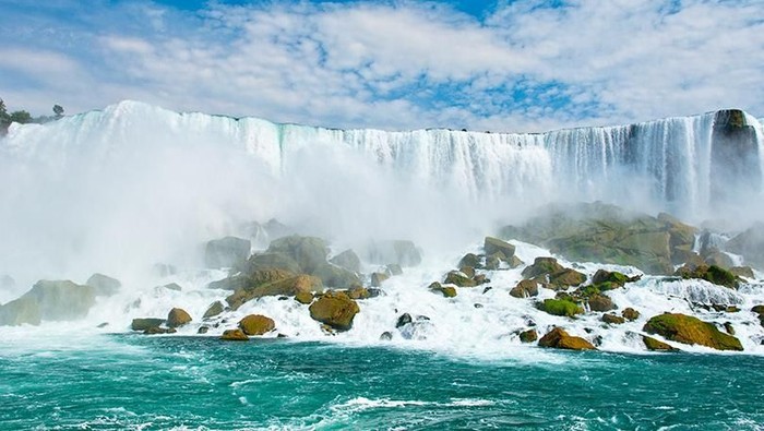 syahnaz di air terjun niagara