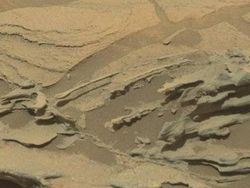 Deretan Foto Aneh yang Tampak di Planet Mars