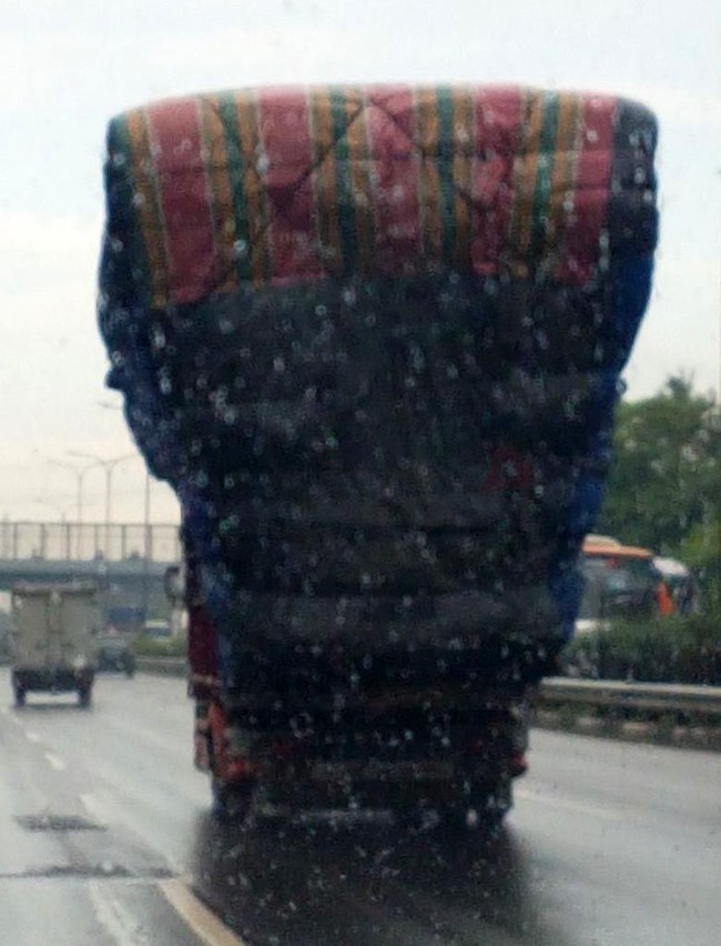 Truk Obesitas Tak Boleh Lagi Masuk Tol