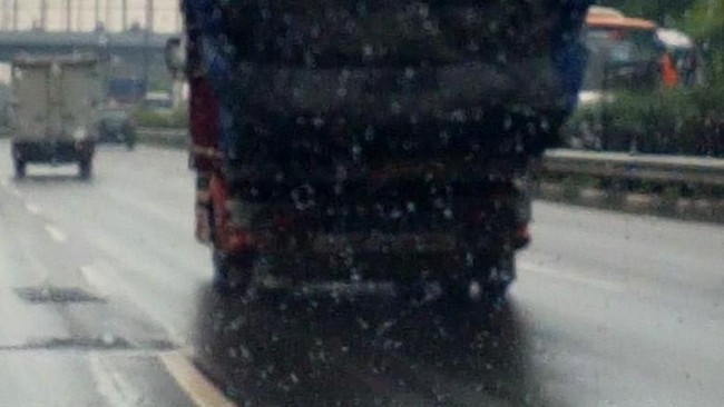 Mau Sampai Kapan Truk Obesitas Berkeliaran di Jalanan RI?