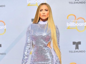 Heboh Jennifer Lopez Joget Bareng Mantan