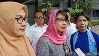 Susi menyebut ada salah seorang pria yang memicu keributan itu. Dia bahkan meneriaki Susi dengan kata-kata yang tidak pantas.