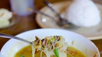 Meski dari Betawi, soto tangkar enak juga ada di Jogja. @javafoodie membuktikan kelezatan soto tangkar buatan Sate Maranggi Mang Sams di kawasan Kaliurang. Terlihat soto tangkar di sini pakai bihun putih. Foto: Istimewa