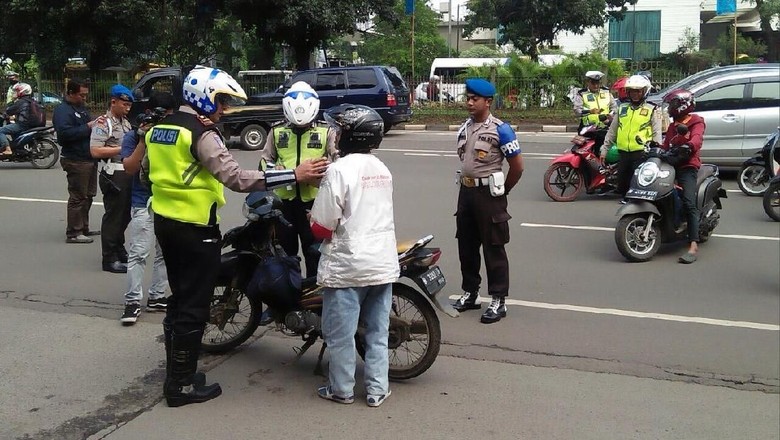 5 Hari Operasi Patuh Jaya, 4.308 Pengendara Ditilang di Jaktim 5 Hari Operasi Patuh Jaya, 4.308 Pengendara Ditilang di Jaktim