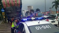 Dirjen Perhubungan Darat Kementerian Perhubungan Budi Setiyadi mengatakan selama ini truk-truk itu beralasan melewati jalan tol dengan muatan lebih lantaran ingin mengefisienkan biaya operasi. Istimewa/Jasa Marga.
