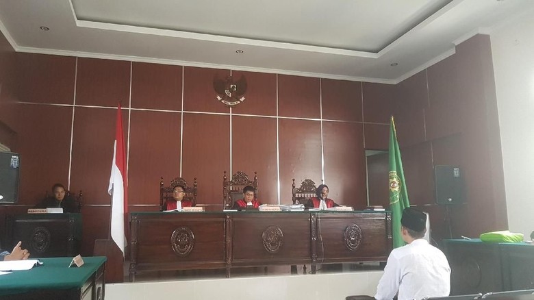 Amnesty Sesalkan Vonis Penistaan Agama di FB oleh Warga Pandeglang Amnesty Sesalkan Vonis Penistaan Agama di FB oleh Warga Pandeglang