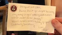 Wah, Taylor Swift Beri Hadiah Fansnya Sebotol Champagne Dom Pérignon!
