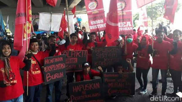 May Day, Massa Buruh di Makassar Gelar Konvoi