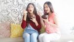 Ngopi dan Makan Kue, Cut Meyriska Tetap Bergaya Cantik Elegan