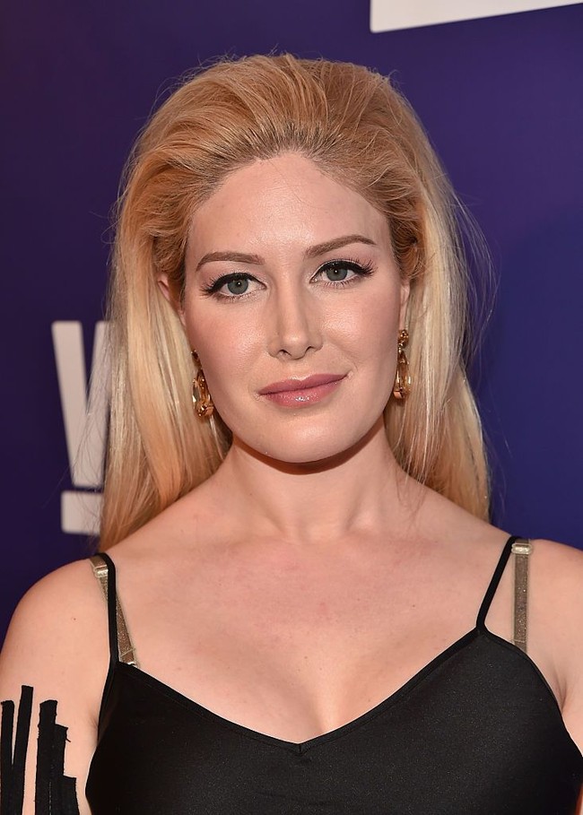 Pada 2010, Heidi Montag mengaku melakukan operasi plastik pada sejumlah bagian tubuhnya. Pembesaran payudara, injeksi lemak pada wajah, dan operasi hidung. Heidi mengatakan tidak terlalu yakin kenapa ia melakukan semua prosedur itu sekaligus. Kepercayaan diri yang rendah, dinilainya menjadi salah satu alasan. Foto: Dok. Getty Images