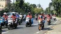 Ada enam poin yang mereka aspirasikan. Mencabut PP 78 tahun 2015 agar memberikan upah layak kepada buruh, hapus sistem outsorching, berantas dan miskinkan koruptor, tolak Perpres No 20 tahun 2018, membangun Industri Nasional, serta distribusi kekayaan Negara dengan merata.  Foto: Ruly Kurniawan