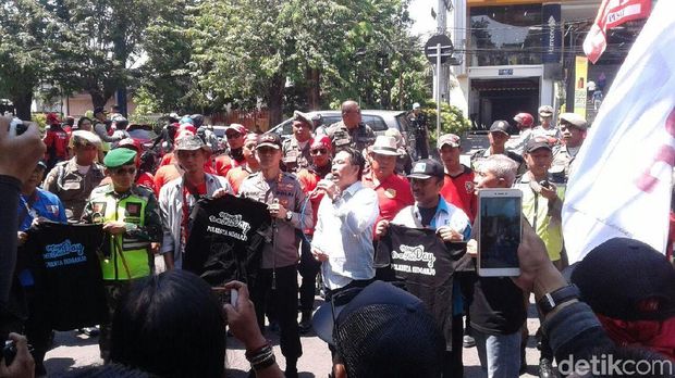 Wabup dan Kapolresta Sidoarjo lepas ribuan buruh/