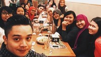 Ternyata Derby juga deket lho dengan semua penggemarnya. Ia bahkan pernah makan malam bareng dengan para penggemarnya. Foto: Instagram @derbyromero