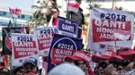 Buruh Menyemut di Patung Kuda
